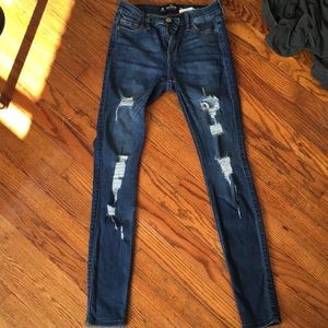 Brand new Hollister size 0short jeans